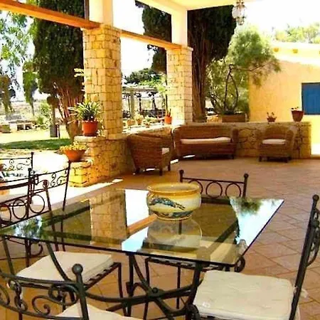 Casa Cavarra Bed & Breakfast *