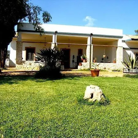 Casa Cavarra Bed & Breakfast *