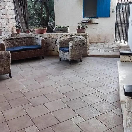 Casa Cavarra Bed & Breakfast *