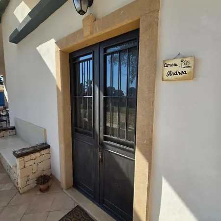 Casa Cavarra Bed & Breakfast *