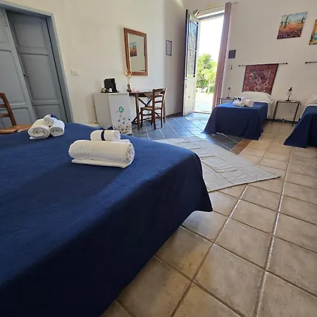 Casa Cavarra Bed & Breakfast *