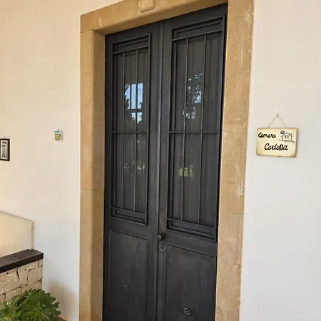 Casa Cavarra Bed & Breakfast *
