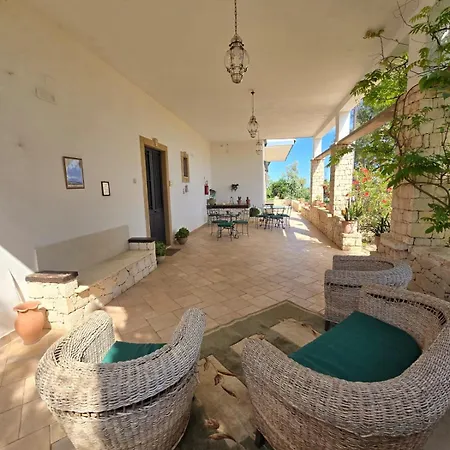 Casa Cavarra Bed & Breakfast *