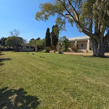 לינה וארוחת בוקר Casa Cavarra