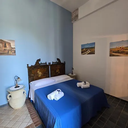 לינה וארוחת בוקר Casa Cavarra 3*