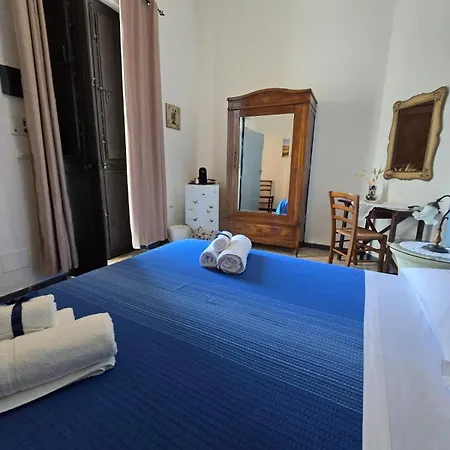 לינה וארוחת בוקר Casa Cavarra 3*