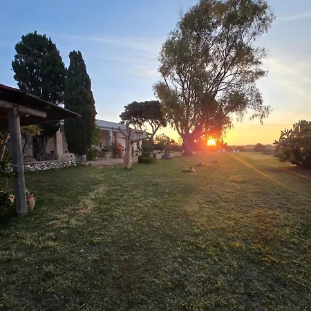 לינה וארוחת בוקר Casa Cavarra