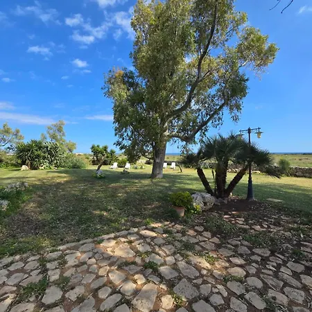 לינה וארוחת בוקר Casa Cavarra 3*