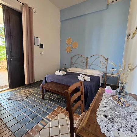 Casa Cavarra Bed & Breakfast *